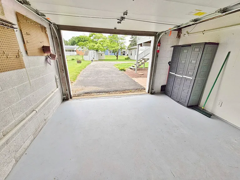 125 Grant Dr — Photo 36