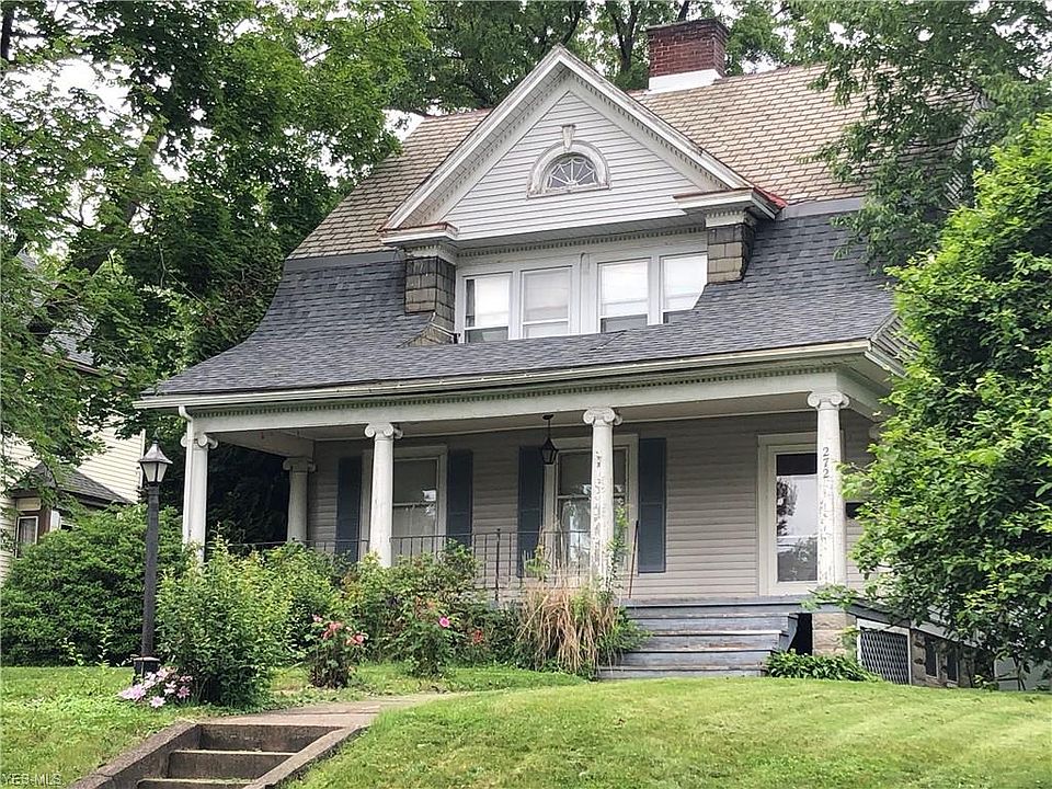 1st image of 272 W 10th St