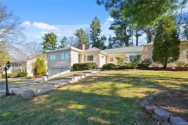 1st image of 6 Fort Hill Ln