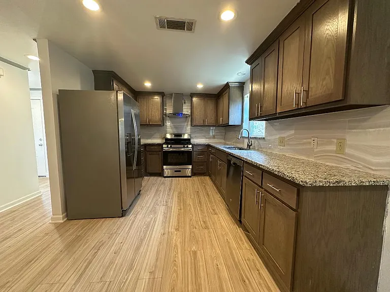 532 Oak Grove Ln — Photo 9