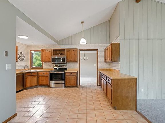 5th image of 408 Greenmont Dr