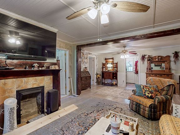 3rd image of 407 Villa St