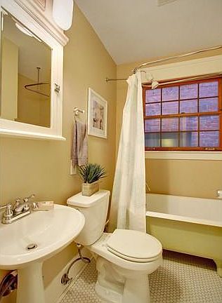 4th image of 213 17th Ave E APT 18