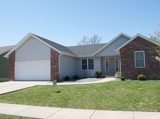 1107 Dina Dr, Riverton, IL 62561