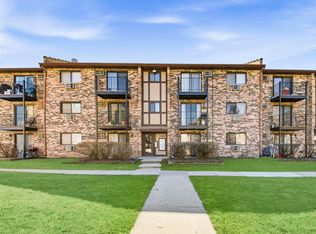 142 Klein Creek Ct APT B, Carol Stream, IL 60188