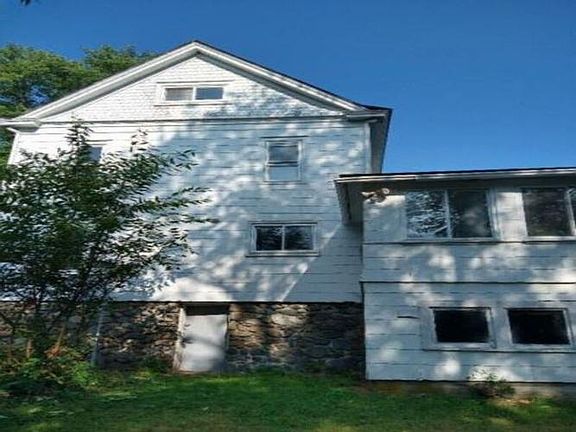 2nd image of 22 Erie St