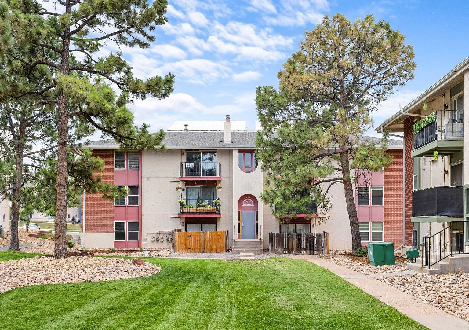 LOVELY spacious 2 bed/2 bath Westminster condo — Photo 1