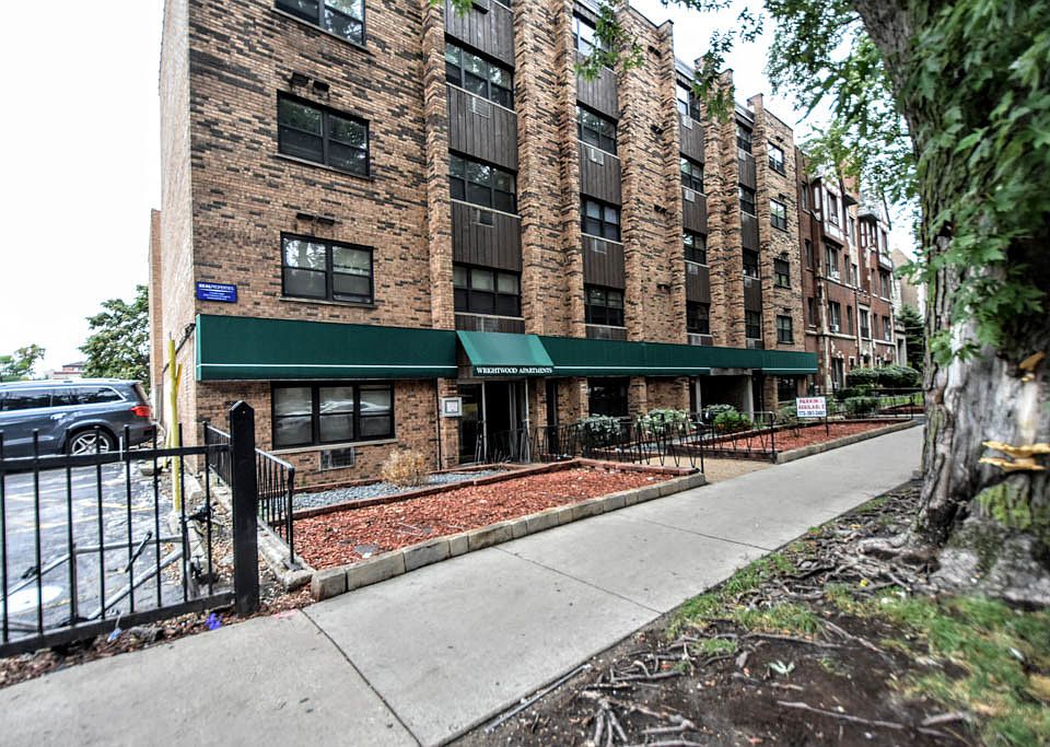 1st image of 660 W Wrightwood Ave #D301