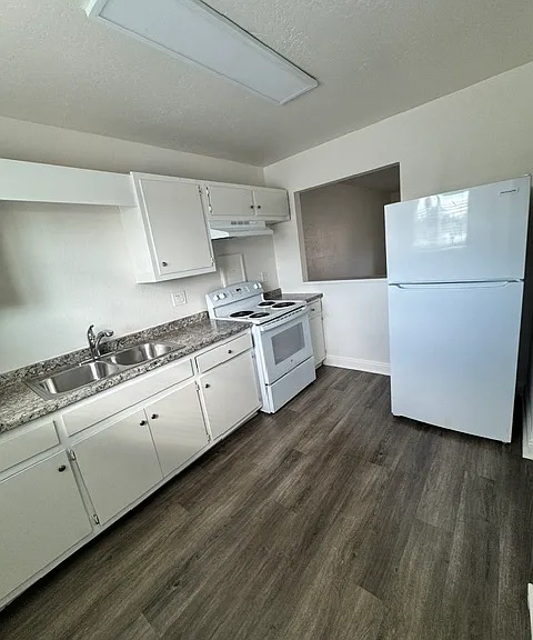 Highland Park Apartments — Photo 1