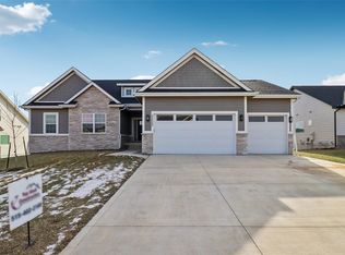 2227 Green Leaf Cir, Norwalk, IA 50211
