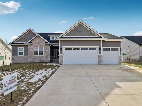 2227 Green Leaf Cir, Norwalk, IA 50211