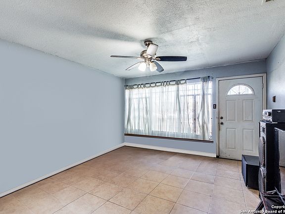 3rd image of 302 E Vestal Pl