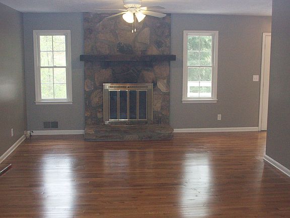 3rd image of 401 Nell Way