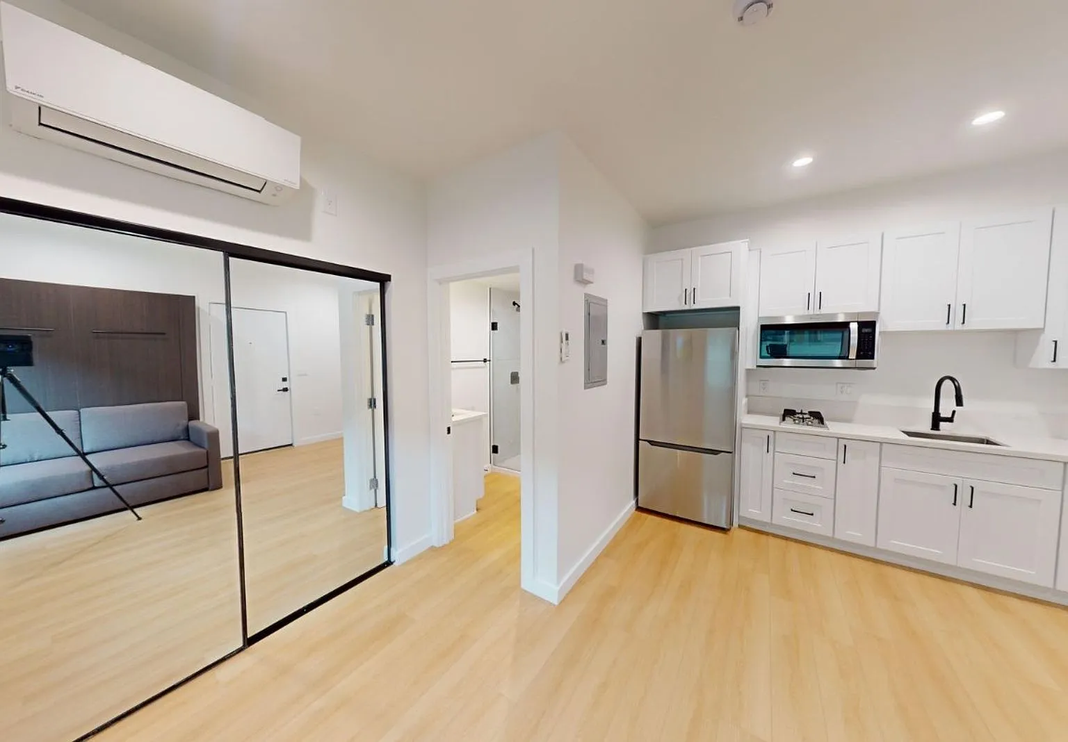 5804 Woodman — Photo 3