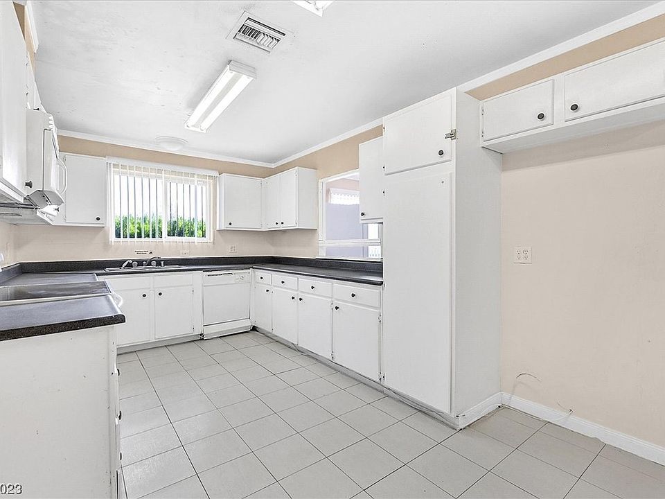 2521 Apricot Ln, Las Vegas, NV 89108 Zillow