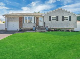 205 Villa Ave, Deer Park, NY 11729