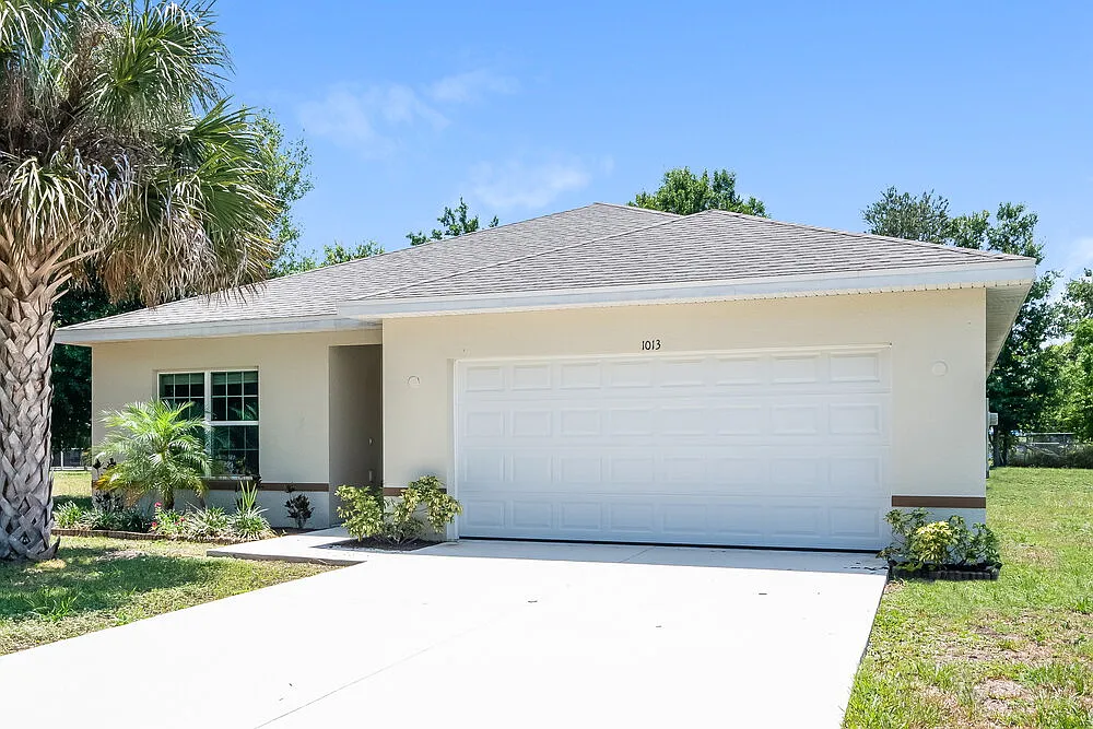 4 bed, 2.0 bath, 1661 sqft, $1,810 — Photo 3