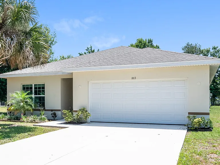 1013 Coatbridge Dr — Photo 3