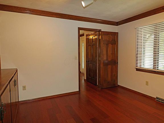 4th image of 1184 Laurel Dr