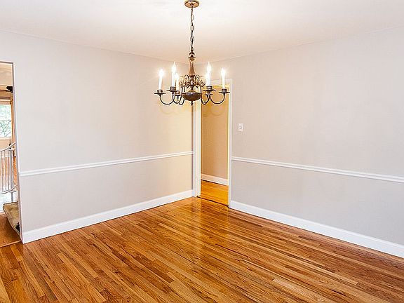 4th image of 307 Brixham Dr