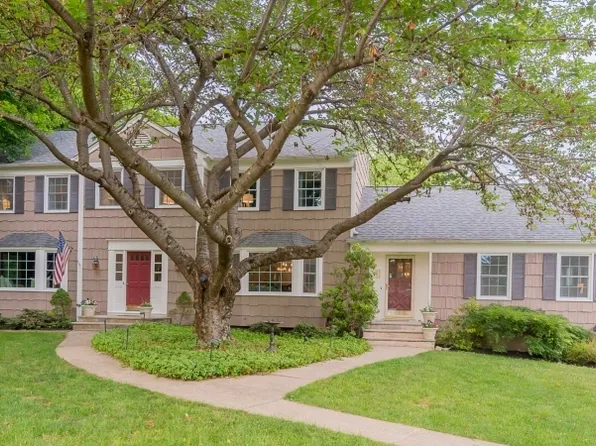 5 Muirfield Ln, Mendham Boro, NJ 07945