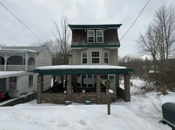 570 Pine Creek Dr, Barnesville, PA 18214