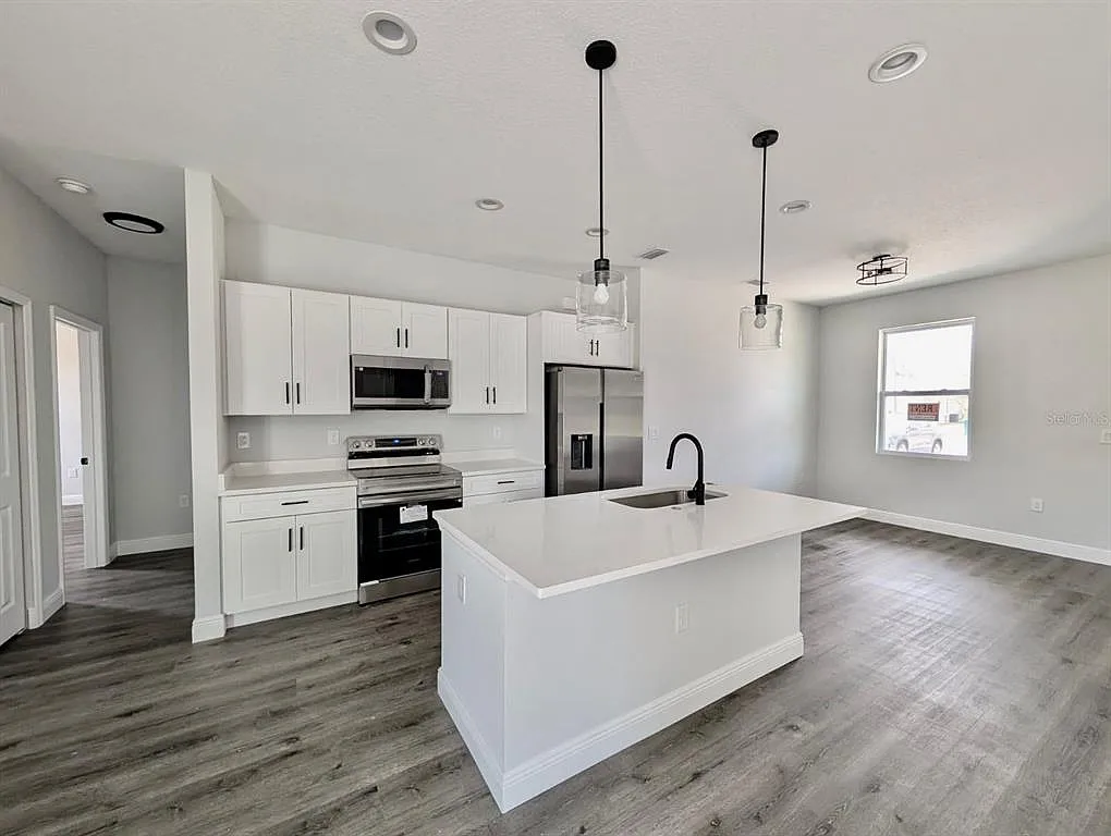 4 bed, 2.0 bath, 1616 sqft, $2,100 — Photo 3