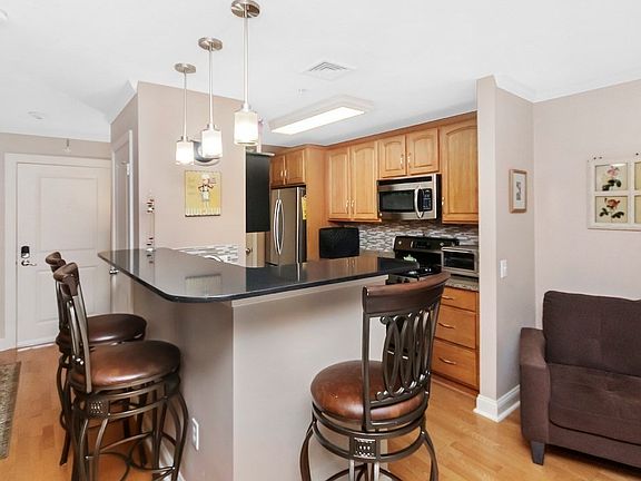 5th image of 545 Page St Unit 103
