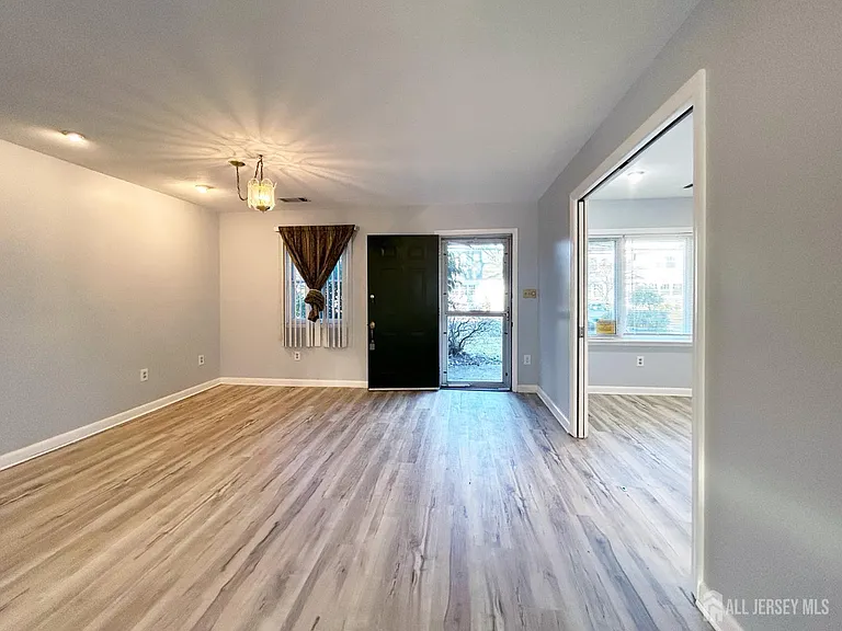 122 Vineyard Rd — Photo 6