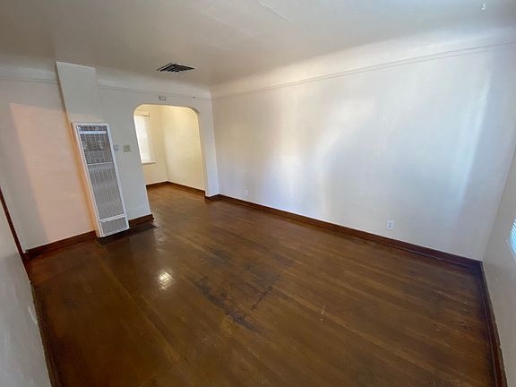 3rd image of 1100-1106 Gold Ave SW #1100-6