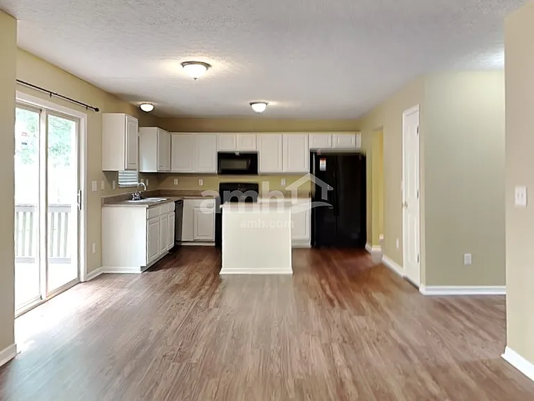 665 Norfolk Sq N — Photo 4