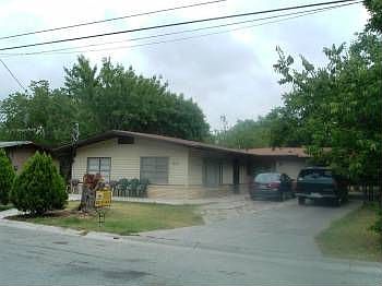 1st image of 817 E New Braunfels St
