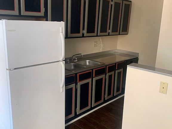 5th image of 131 E 14th St APT 203