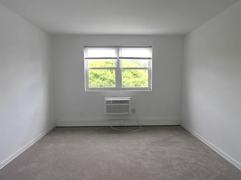 West Walnut Lane Apartments — Photo 30