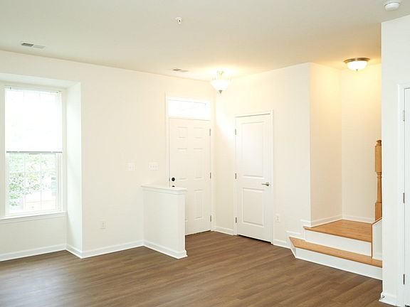 5th image of 580 Radford Ln Unit 204