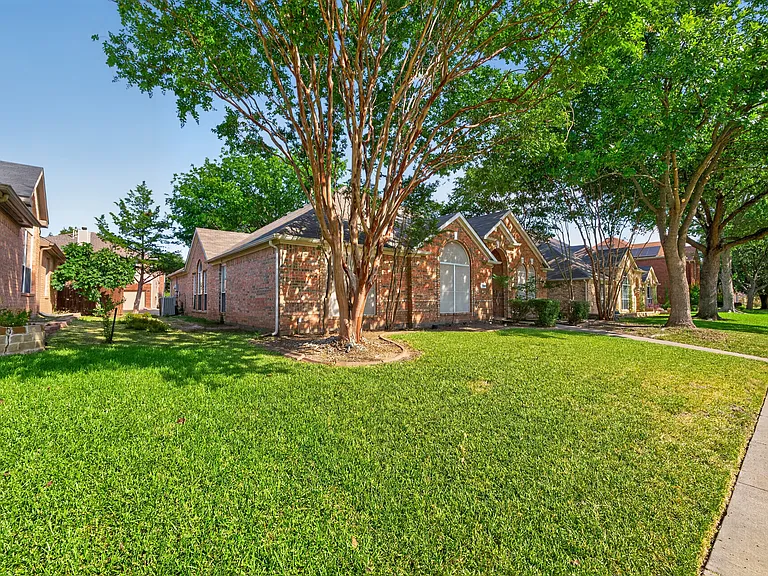 7008 Jasper Dr — Photo 2