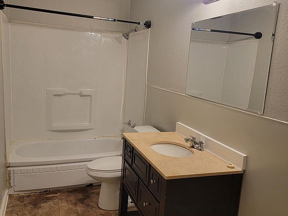 5th image of 1118 Oaklawn St