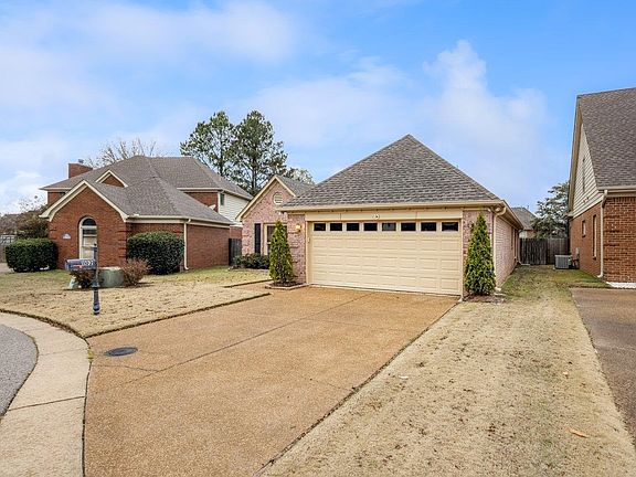 2nd image of 1102 Mirror Lake Ln