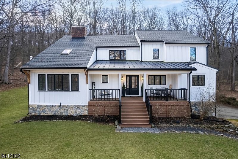 1st image of 123 W Valley Brook Rd