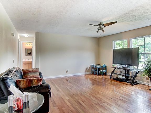 4th image of 599 Cross Creek Cir