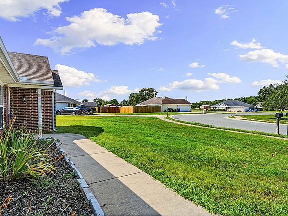 5th image of 170 Washburn Dr