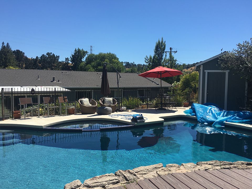 2nd image of 21 Woodford Dr