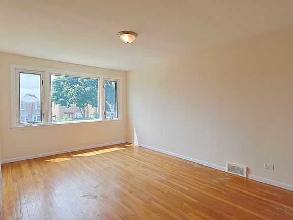 5th image of 3447 N Pacific Ave