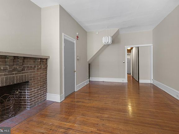 5th image of 917 S Saint Bernard St #1