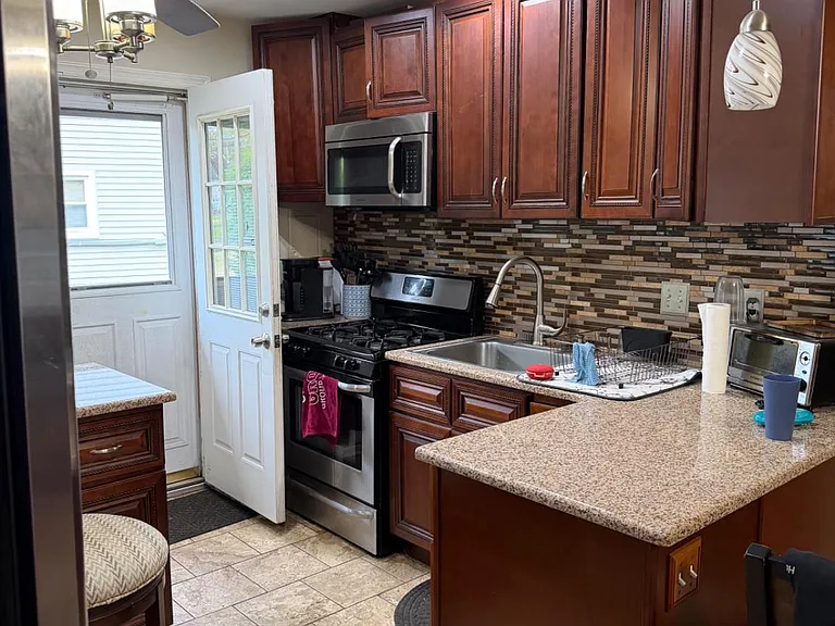 1062 Terrace Blvd — Photo 3