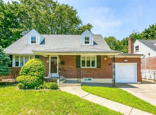 16 Peekskill St, Elmont, NY 11003