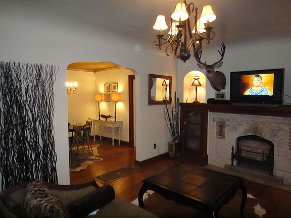 Living Room (Curved Ceilings)