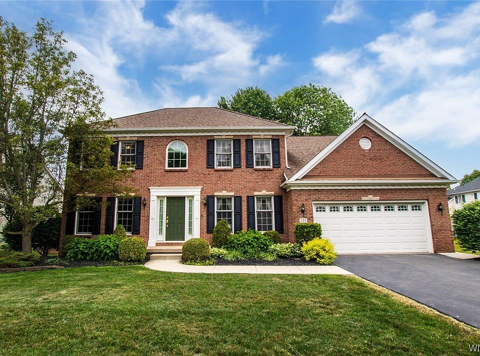 1st image of 121 Forestglen Cir