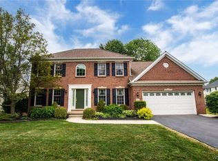 121 Forestglen Cir, Williamsville, NY 14221