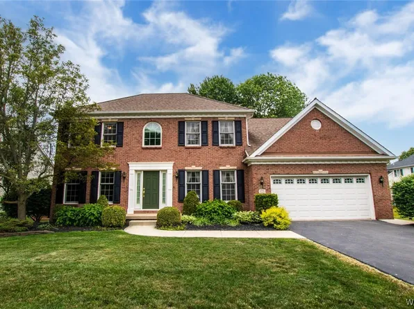 121 Forestglen Cir, Williamsville, NY 14221